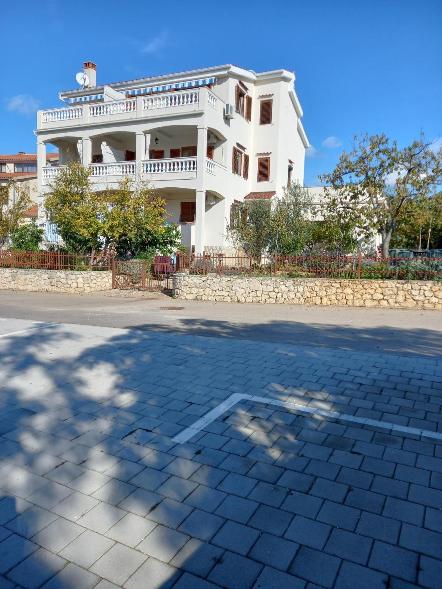 Padrenostro Apartman *
